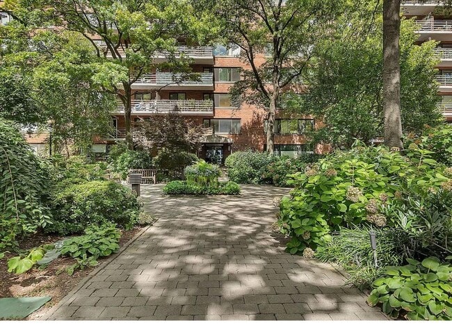 Building Photo - 400 Central Prk W