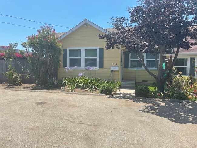 Building Photo - 5835-5837 Mandarin Dr