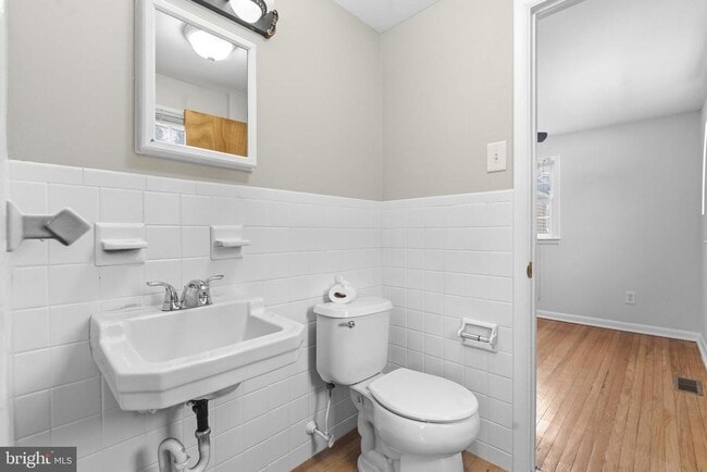 Building Photo - 1206 Sylvan Dr