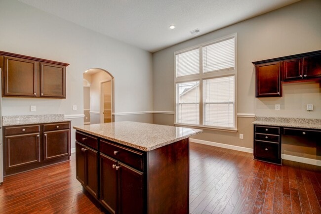Building Photo - 732 Shelburne Ln