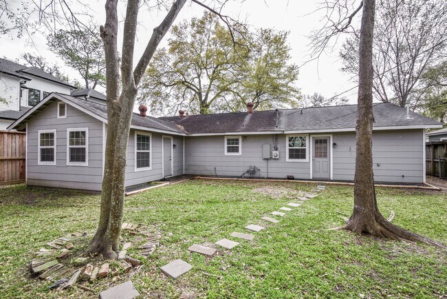 Building Photo - 6430 Saxet St