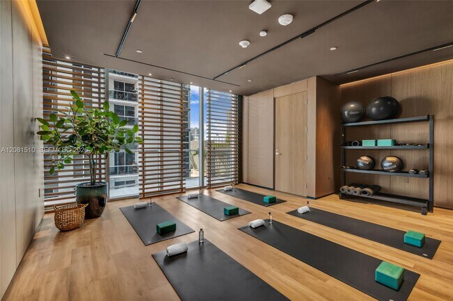 Building Photo - 1400 Biscayne Blvd
