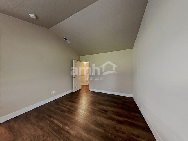 Building Photo - 809 NE 115th Cir