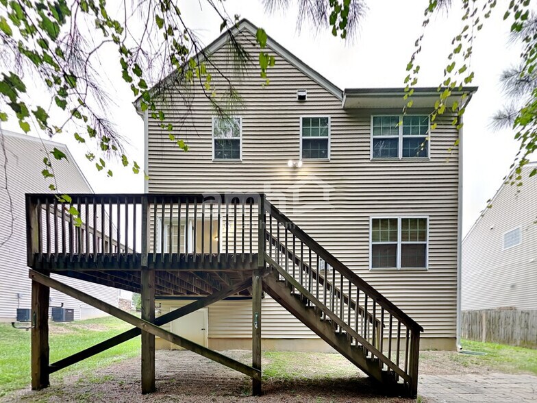 Building Photo - 1625 Essexwood Dr