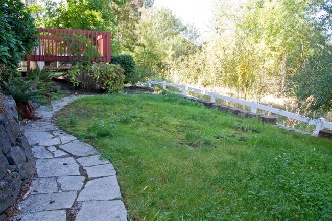 Building Photo - Fantastic Bethany Home with Attached Garag...