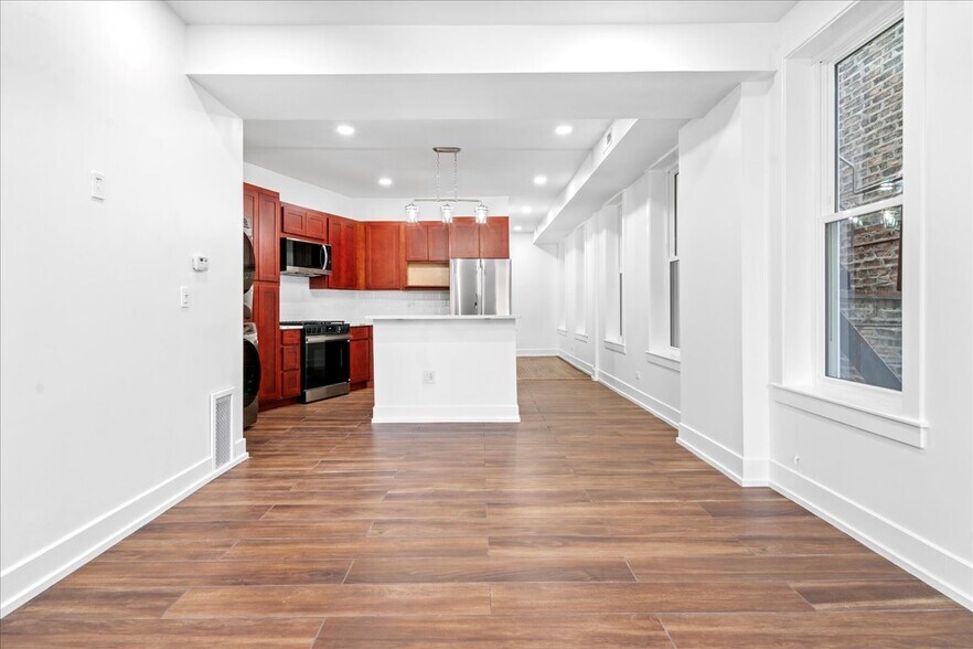 Building Photo - 1904 S Loomis St