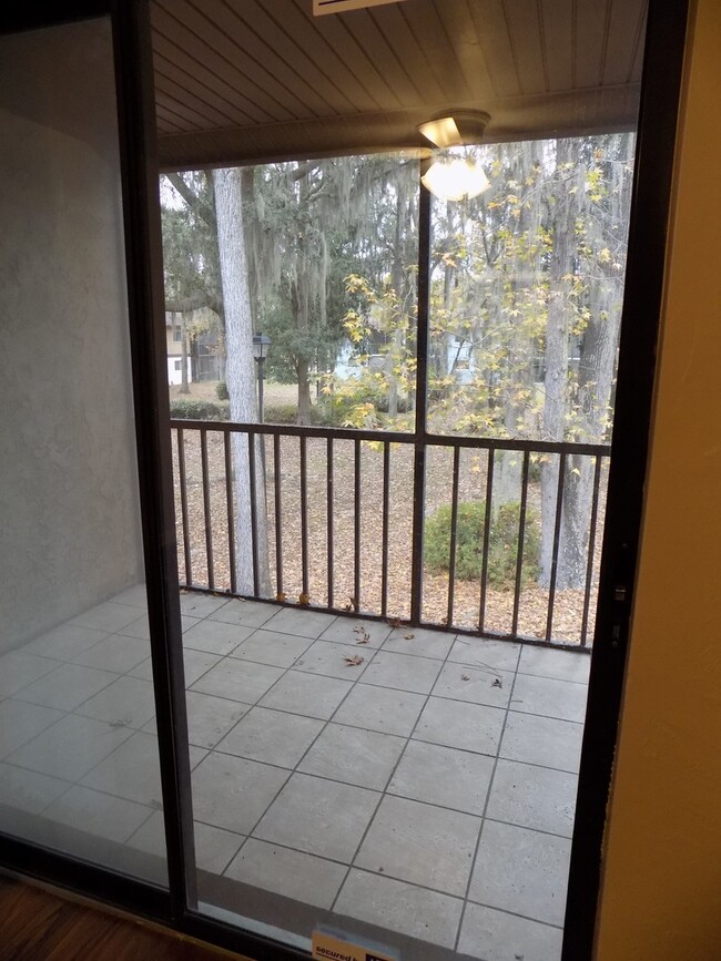 Building Photo - **Available in March** 2 Br/2 ba Condo clo...