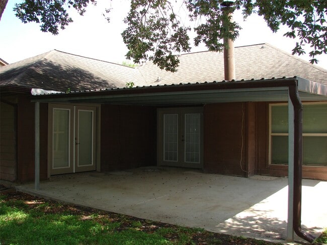Building Photo - 7010 Buchanan Dr
