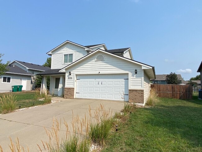 Building Photo - 806 Hemlock St