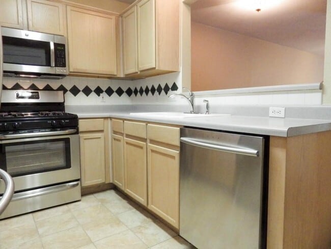 Building Photo - 11901 Swearingen Dr