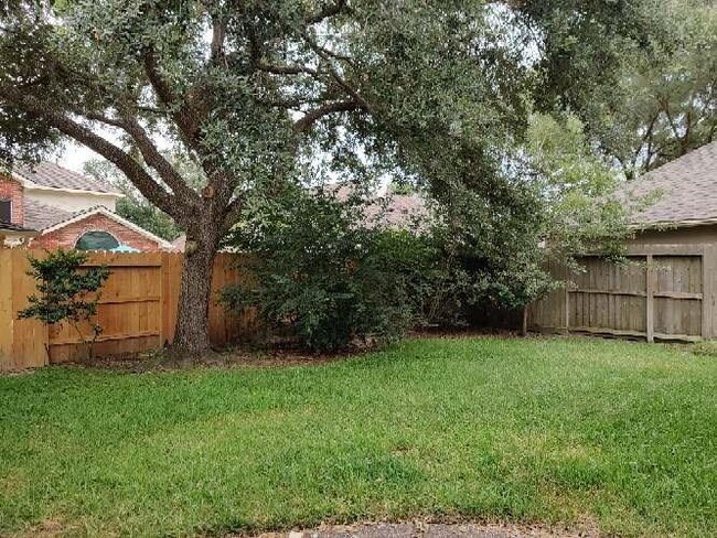 Building Photo - 215 Heathbrook Ln