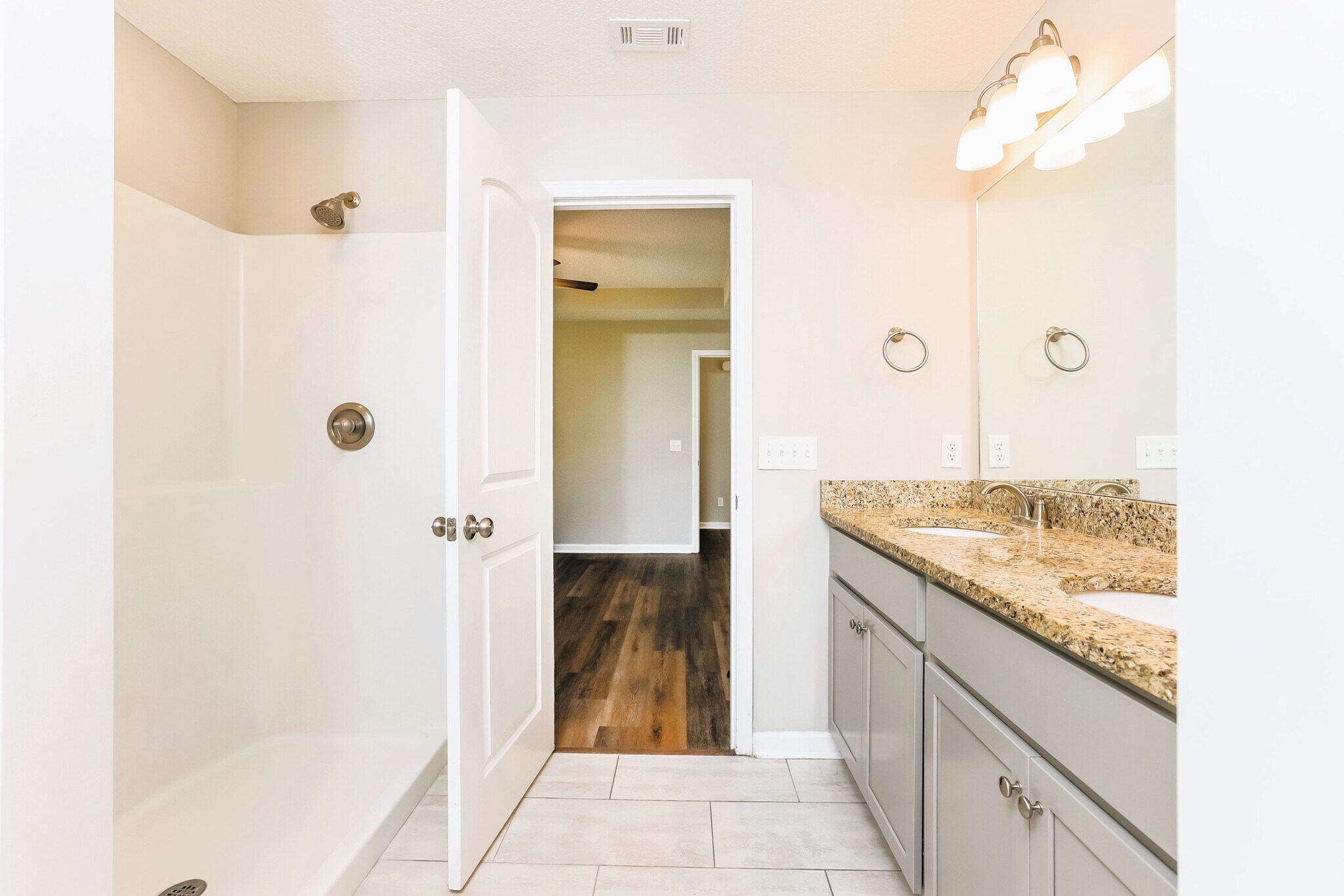 Building Photo - 160 Callie Cir