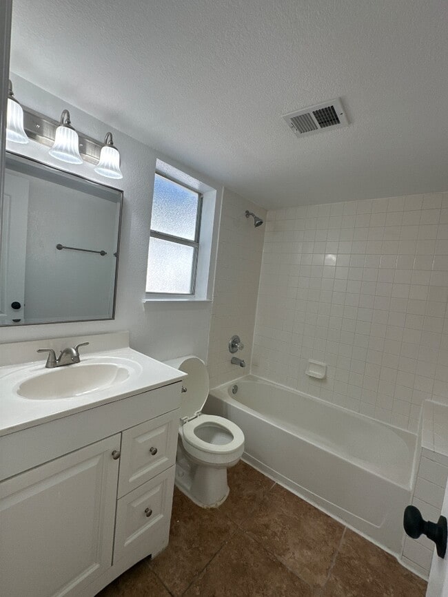 Building Photo - 7461 Plaza Redonda Dr