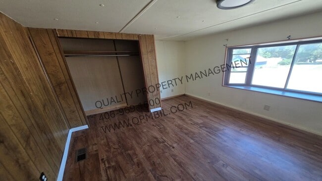 Building Photo - 3955-3956 BLUEBIRD MOBILE CT