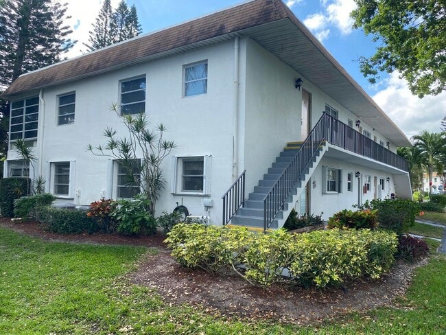 Building Photo - 2950 SE Ocean Blvd