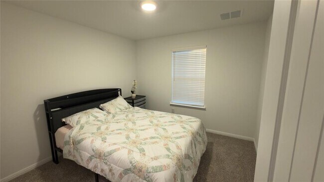 Building Photo - 2512 Hackamore Dr