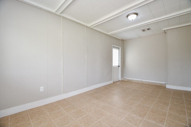 Building Photo - 14902 Gloster St