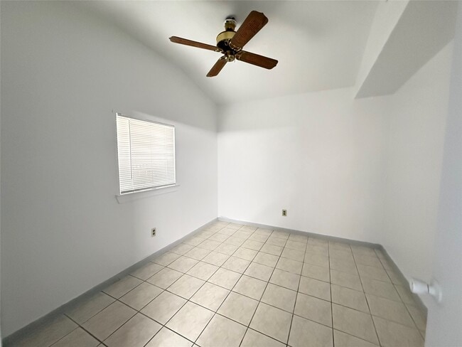 Building Photo - 10807 Emery Dr
