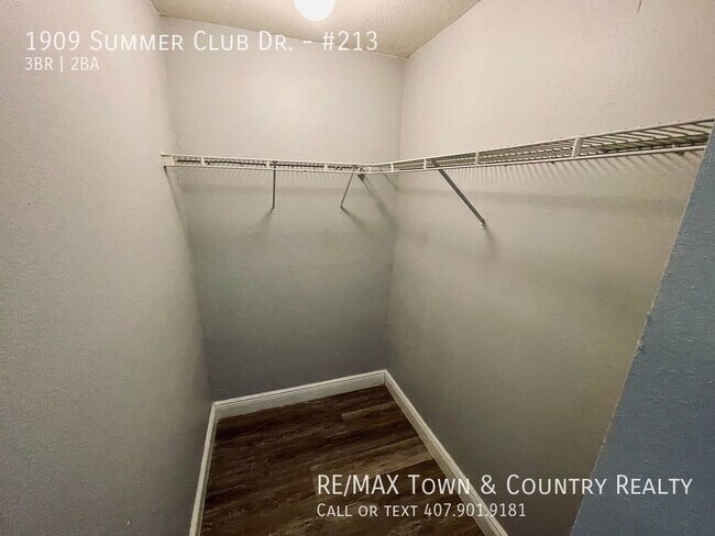 Building Photo - 1909 Summer Club Dr