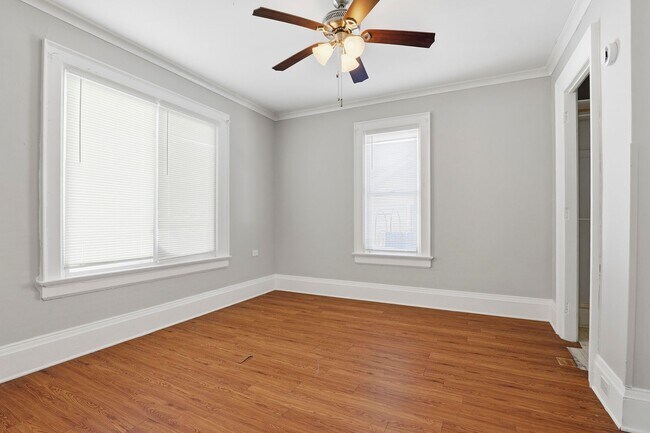 Building Photo - 5 Bedroom House in Manitowoc