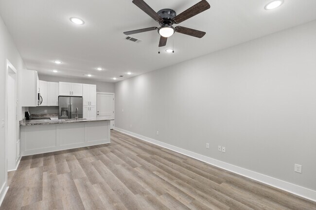 Building Photo - 305 Okaloosa Ave