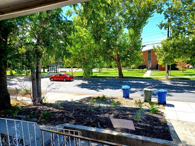 Building Photo - 1300 E Duplex
