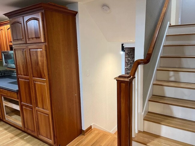 Building Photo - CUSTOM 3BD 2.5BA HARDWOOD FLOORS THROUGHOUT