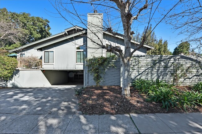 Building Photo - 1150 Pine St