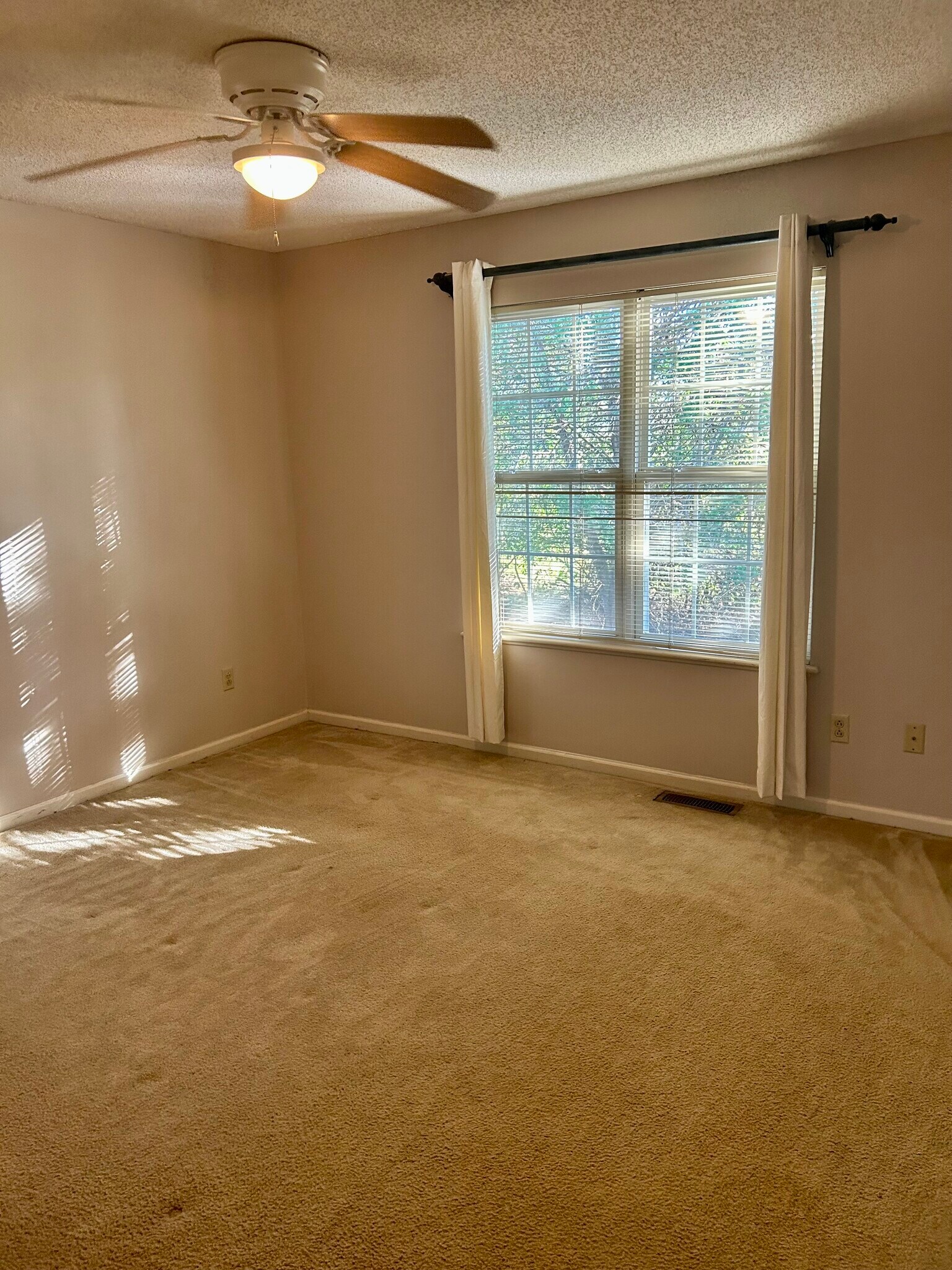 Building Photo - 102 Brandywine Dr NE