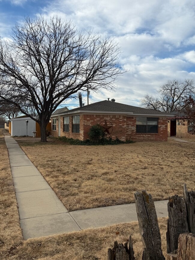 Building Photo - 410 9th Ave