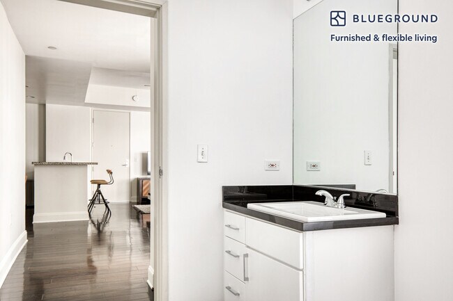 Building Photo - 612 Flower St