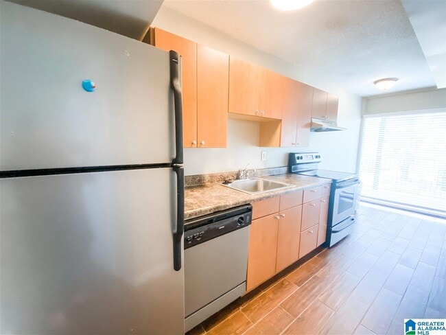 Building Photo - 2990 Rhodes Cir S