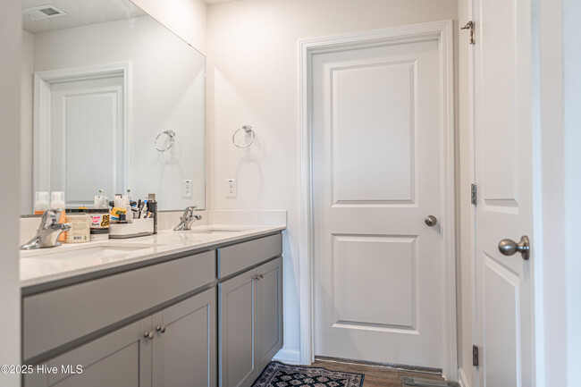 Building Photo - 3024 Paradise Way