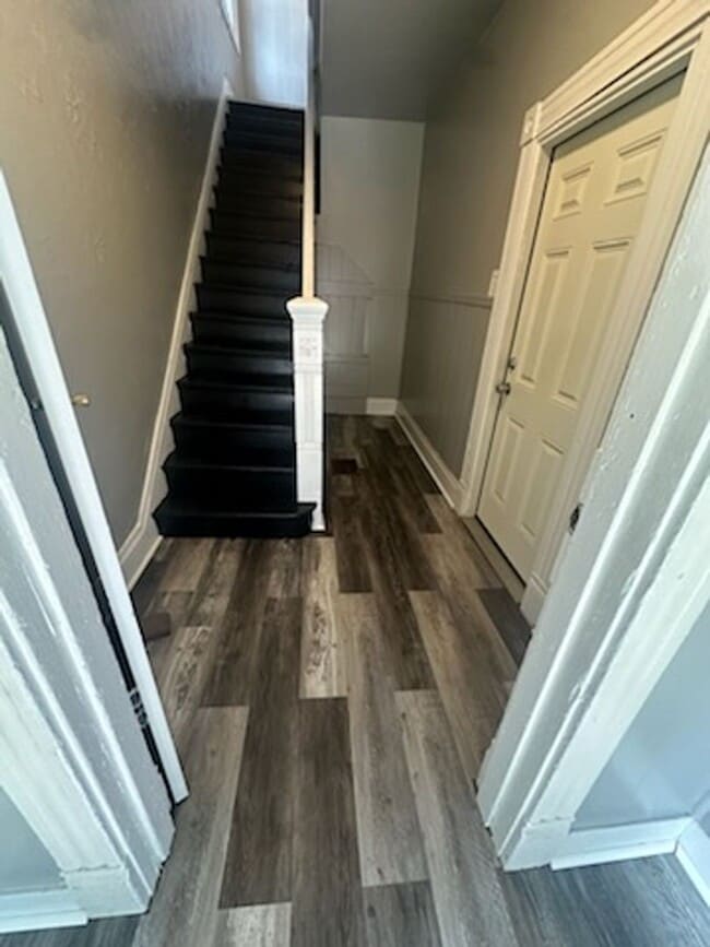 Building Photo - Newly updated 2 bedroom 1 bath apartment for rent