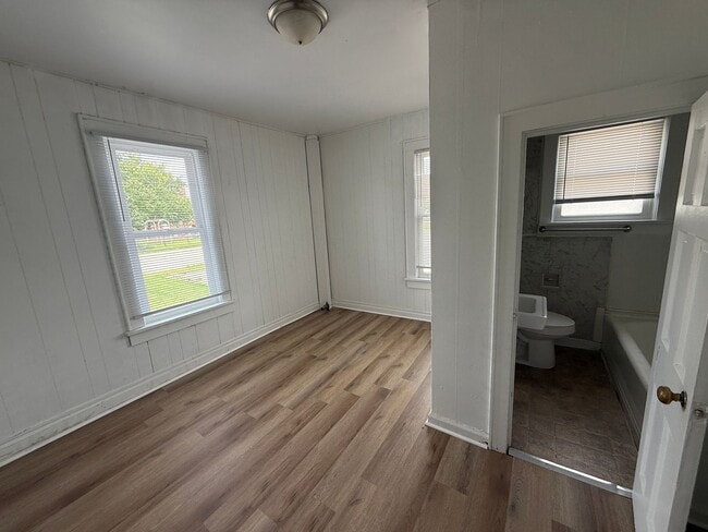 Building Photo - 1 bedroom, 1 bathroom Apartment! AVAILABLE NOW!