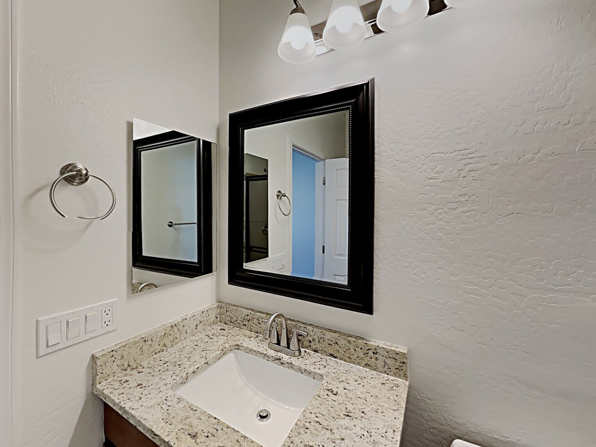 Building Photo - 868 Basswood Ave