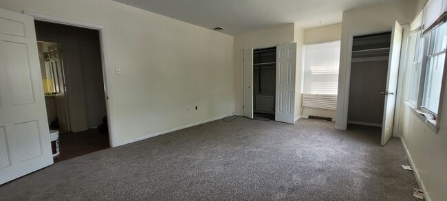 Building Photo - Spacious 3 bedroom 2.5 bathroom home in Ha...