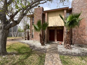 Building Photo - South Side Townhome