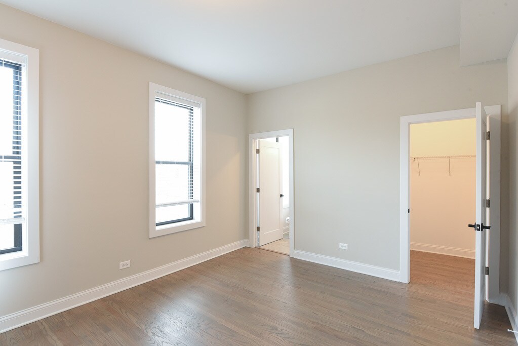 Building Photo - 3405 W Fullerton Ave