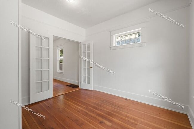 Building Photo - Spacious & Stylish 3-Bedroom Home with Upd...
