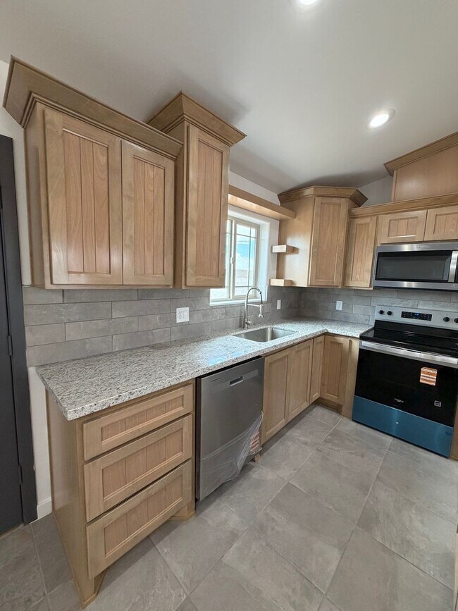Building Photo - BRAND NEW 3 BEDROOM HOME!