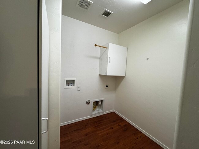 Building Photo - 3750 N Meadowlark Dr