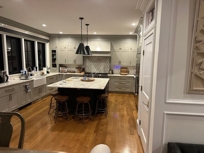 Building Photo - 133 Salem St