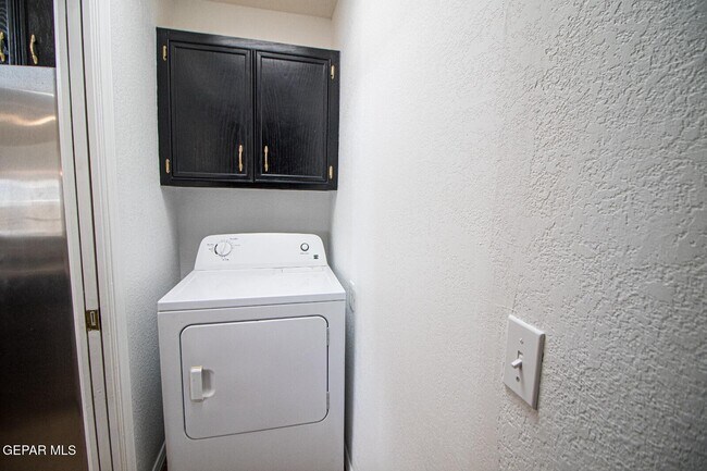 Building Photo - 6806 Ridgley Way