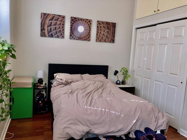 Building Photo - 1627 W Porter St