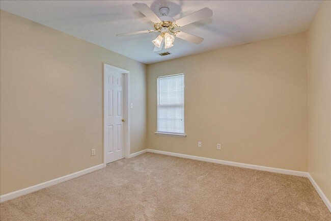 Building Photo - 924 Prairie Cir
