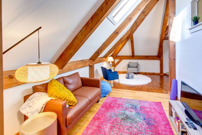 Building Photo - 93 Zych Rd