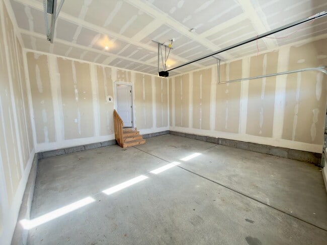 Building Photo - 414 W Snowberry Dr