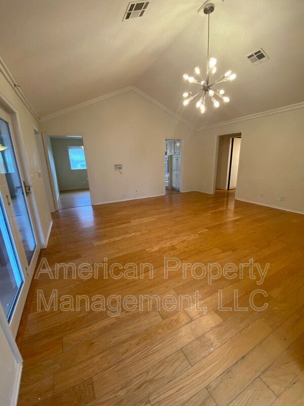 Building Photo - 1729 Melrose Dr