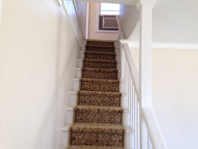 Building Photo - 206 Byron Hurst St